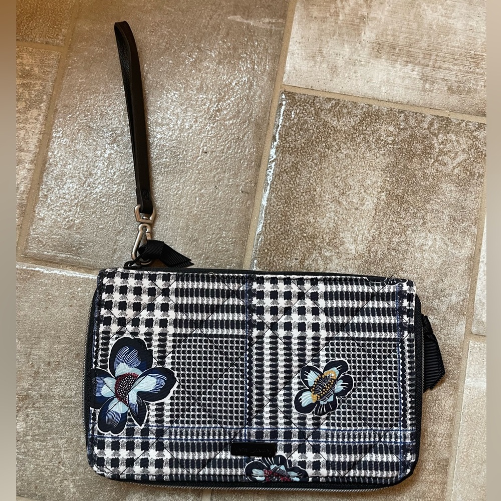 NWOT Vera Bradley Black and White Plaid Floral Wristlet